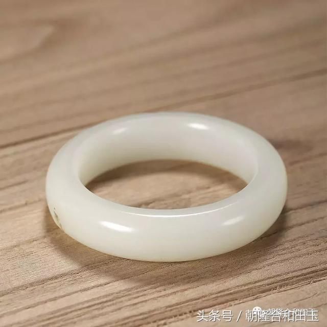 和田玉手镯该如何挑选？
