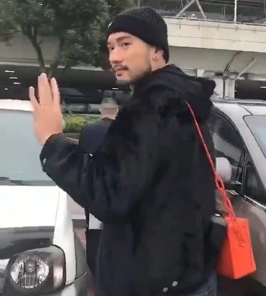  『感谢』bella穿高以翔生前衣服晒照片，感谢网友们对自己一路的鼓励