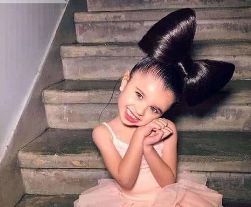 小美女因发量多而走红,颜值碾压权律二,表示分一半头发给我就好