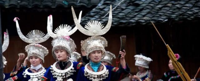 导游告诫：千万别喝苗族女孩的酒！游客非不听，只能自己承担后果