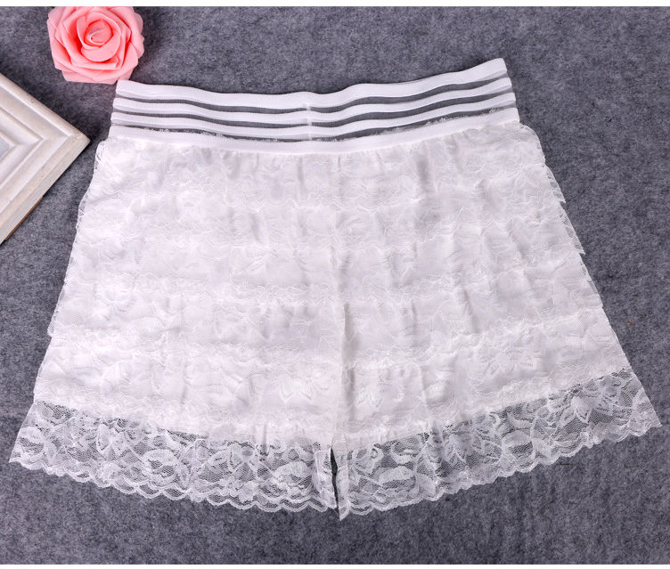 夏天穿飘逸的短裙，最怕刮风走光，老婆这样搭配安全裤，真心好看