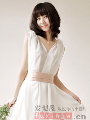 长裙发型尽显女生柔弱魅力