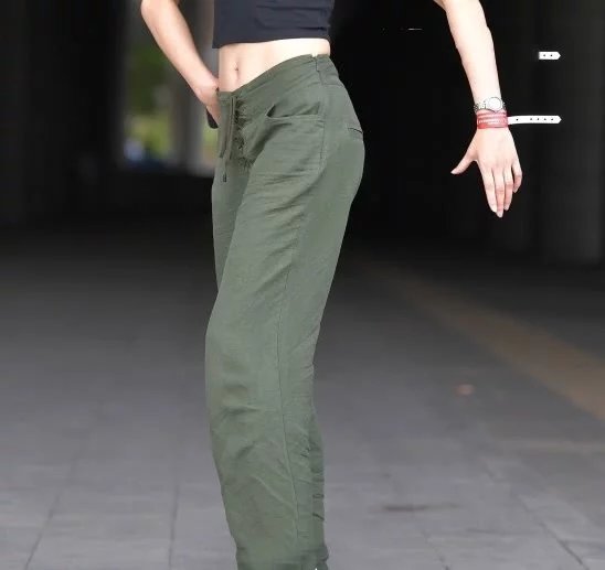 瑜伽小姐姐紧身衣穿出柔美曲线好身材,健身的姑娘就是不一样。