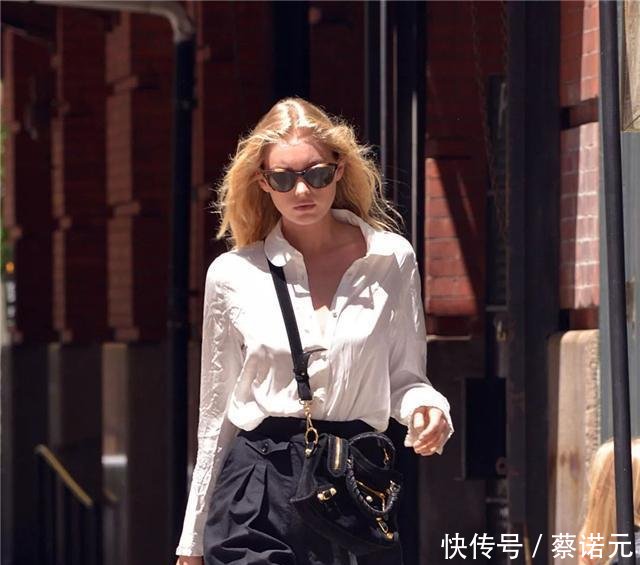 『技巧』不论年纪多大的女人,学会这四个单品搭配技巧,秒变行走的衣架