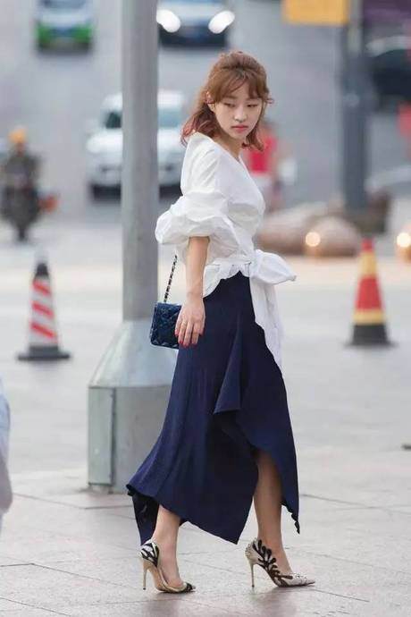 穿睡衣上街的女人，也没有长腿美女撩人，真心美哭了！