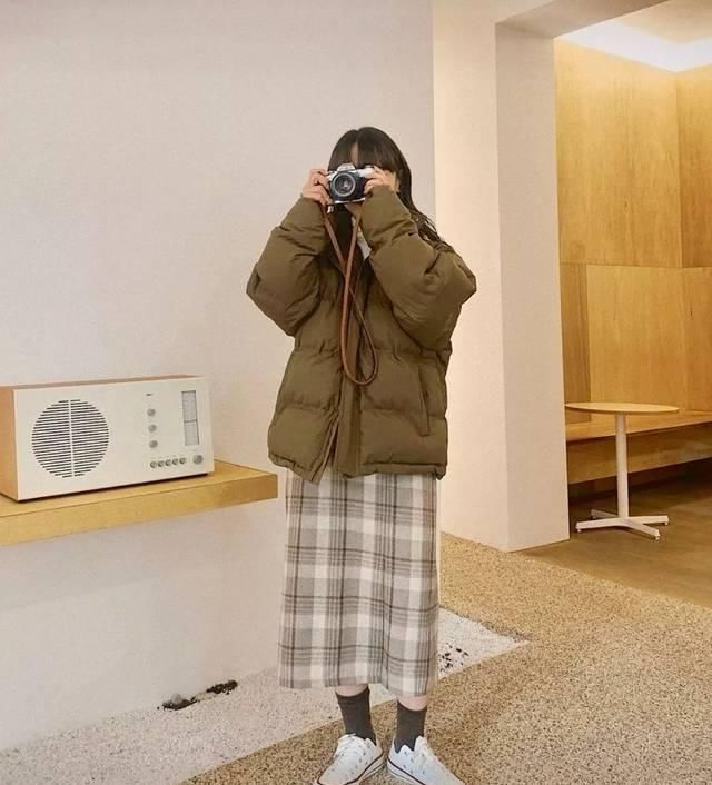  「搭配一双」搭配参考裙子里别再穿打底裤了，现在流行这样搭配
