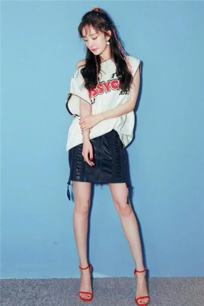 讲真,穿高跟鞋的杨幂PK穿平底鞋的杨幂,你站哪一边?