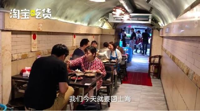 重庆人都佩服！游客把重庆火锅当早餐吃，早上10点就排队