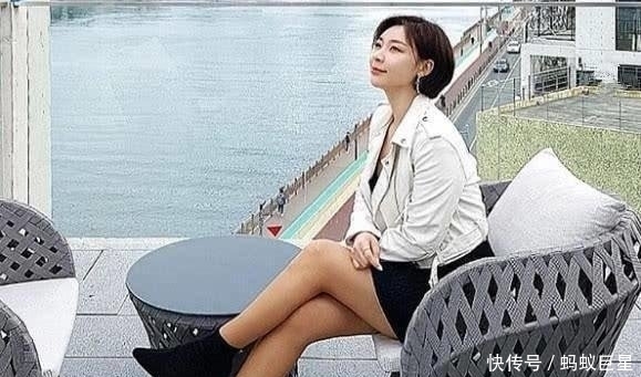 「 打造」健身打造好身材，身上没赘肉！，长腿美女模特