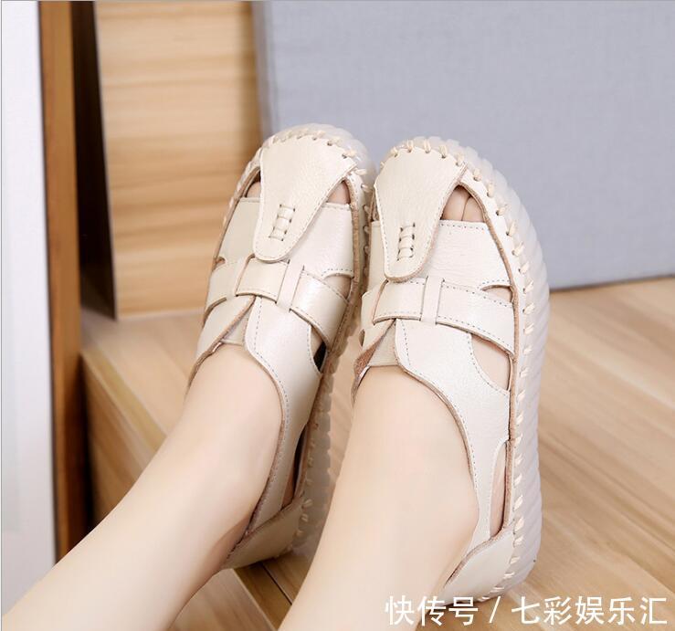 42岁老婆从不穿裙子，天天穿这运动套装，年轻10岁，超显美嫩