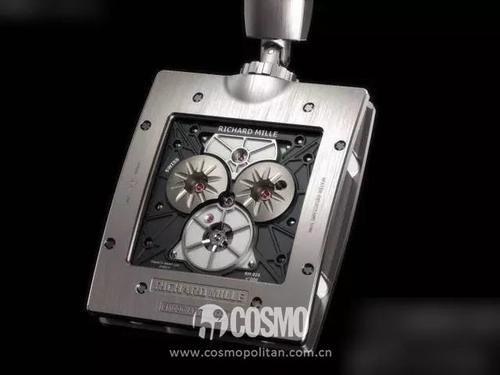 手腕上挂着一百万是什么感觉？鹿晗关晓彤知道