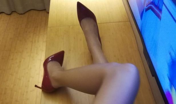 小小尖尖头，带来舒适惬意的高跟，个性而不张扬