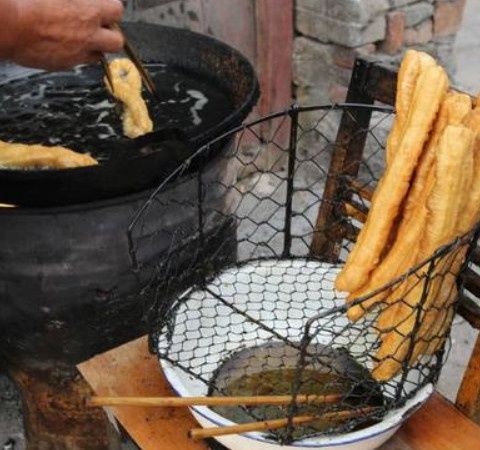 油条吃多了真的对健康有害吗?良心卖家说出了真相,涨知识了