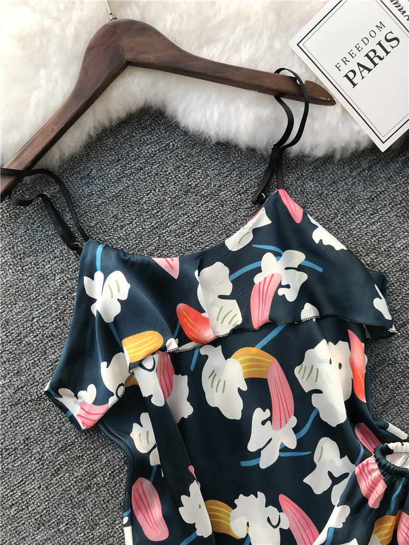 三角裤内内就让你害羞?看看下面女人穿薄衣，楚楚动人看着脸红