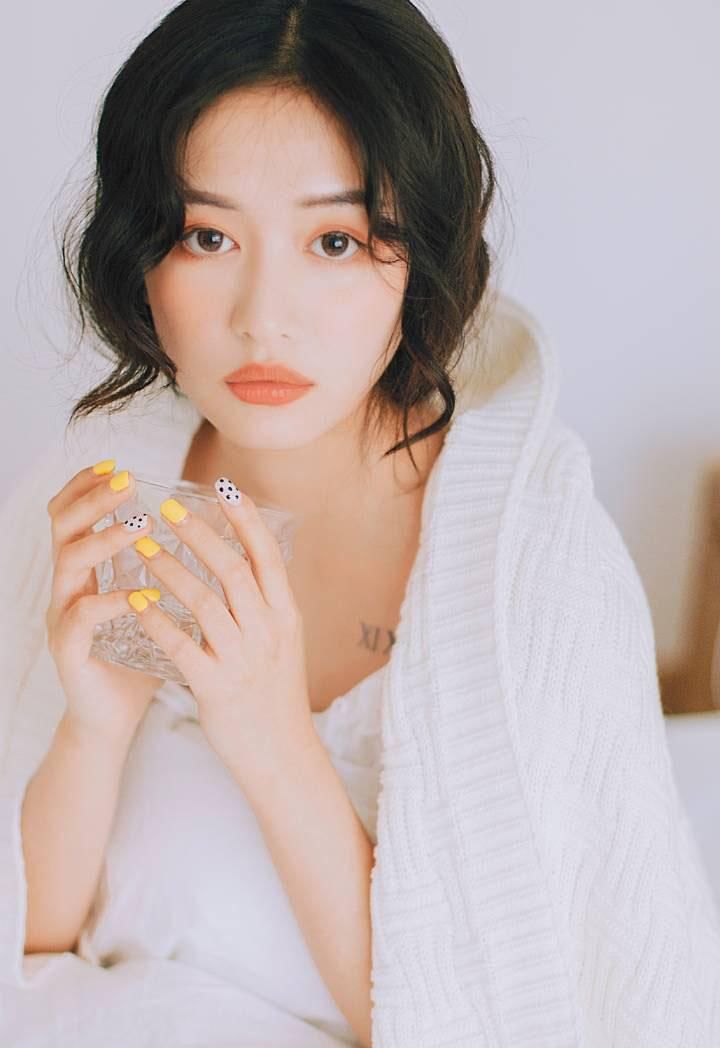 日本少女床上性感迷人诱惑图片