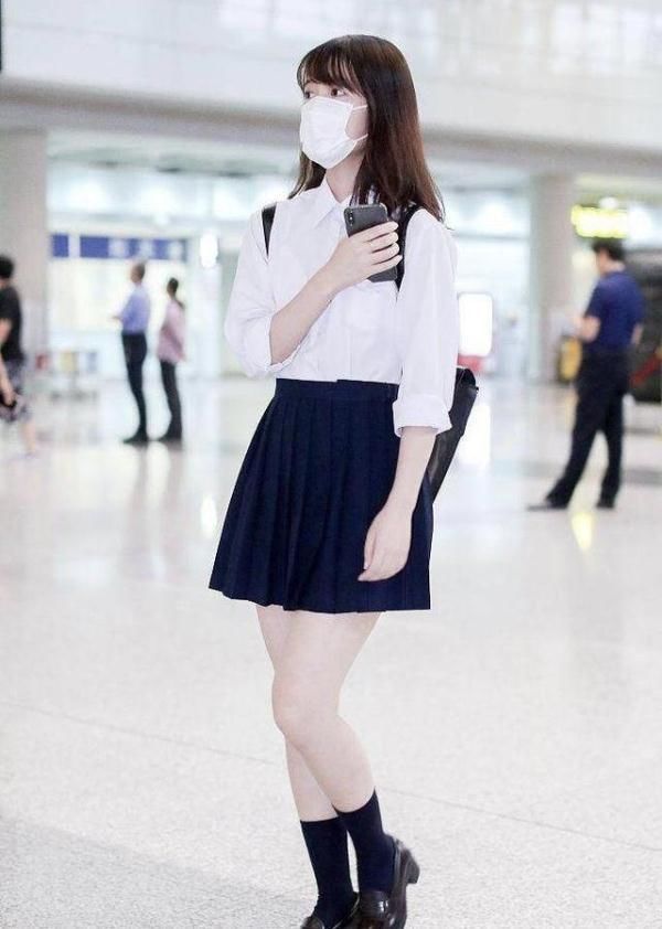 徐娇已经21了，打扮越来越有星味了!网友:星爷没选错人!