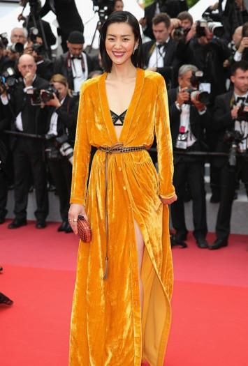 同是维密超模，奚梦瑶这次终于赢了刘雯，网友:太惊艳了