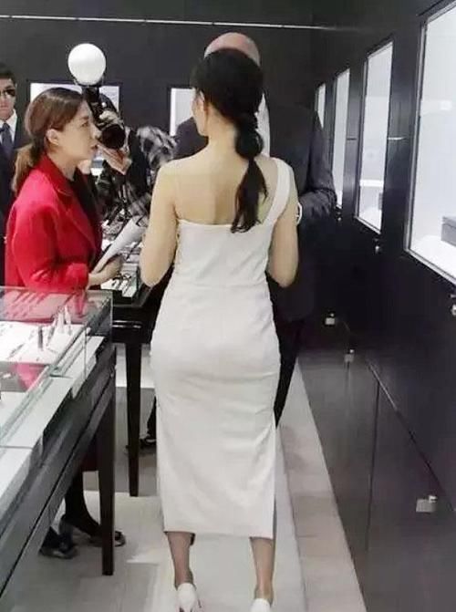  【孩子】生完孩子身材走样怎么办？小西装搭配阔腿裤，拯救你的“妈妈臀”