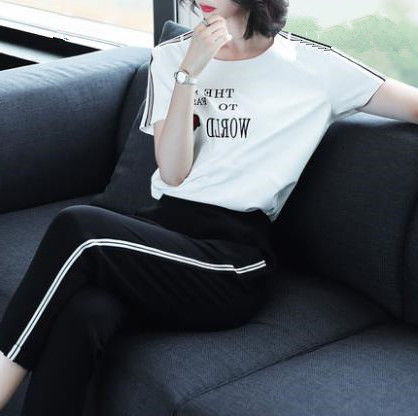 小个子不要穿裙子了，就穿这种“港味套装”，和港星一样有范