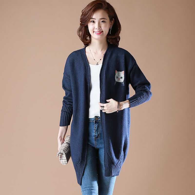 小姨33岁，从不紧身衣配短裙!只穿“小香风套装”，难怪美嫩