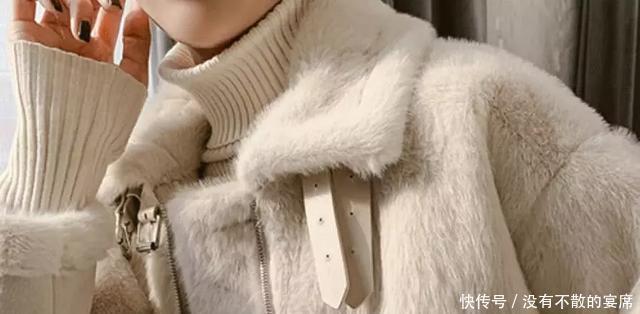 『舒适』羽绒服已经过时了!今冬时兴“羊羔毛外套”,减龄保暖又显瘦!