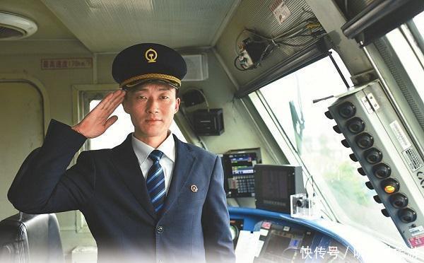  「睡觉」火车一开就是几十个小时，司机是如何坚持的？难道他们