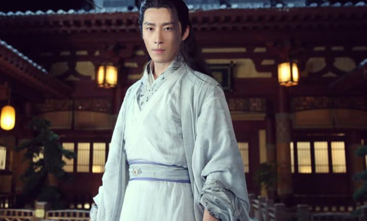 楚乔传，窦骁的5套衣服，图2显老气，图4迷倒李沁