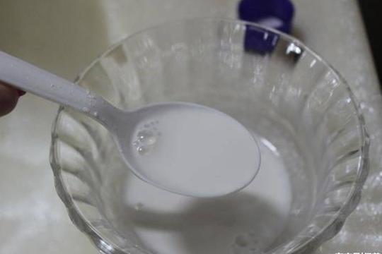 8旬奶奶告诉姐姐的祛斑秘方：食盐加它，半月祛斑，脸蛋光白水嫩