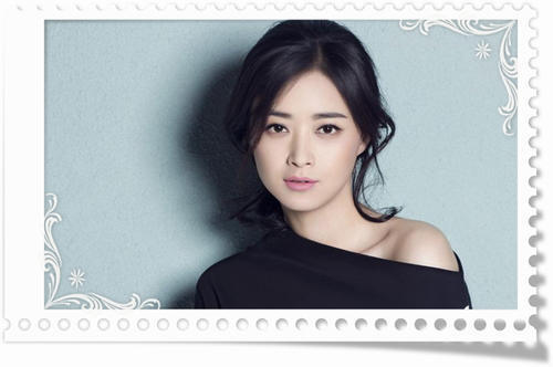 蒋欣出席活动,无袖长裙尽显强大气场,网友:这发型亮了