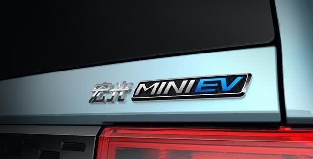  出行@神车家族再添新成员，五菱新能源车命名为“宏光MINI EV”