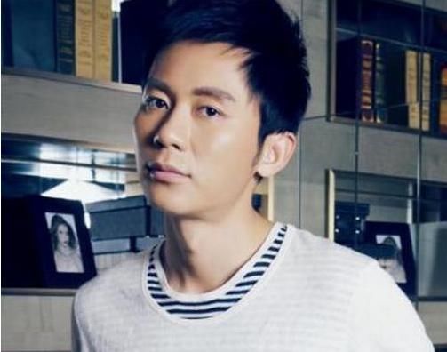 范冰冰出事李晨“失踪”如今出现发微博，网友：感情走到尽头了？