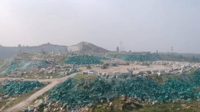 77秒丨应付环保检查、蒙蔽卫星监测，新泰这座矿山被涂上了绿漆