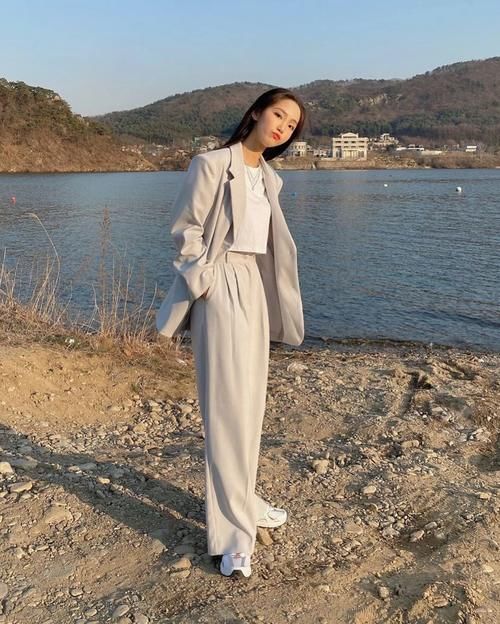 酷女孩@“无性别风”穿搭正流行,女生们穿的越来越酷了