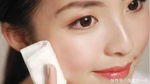 轻松|鼻子黑头多别再用手挤,教你3招,黑头轻松除,拯救“草莓鼻”