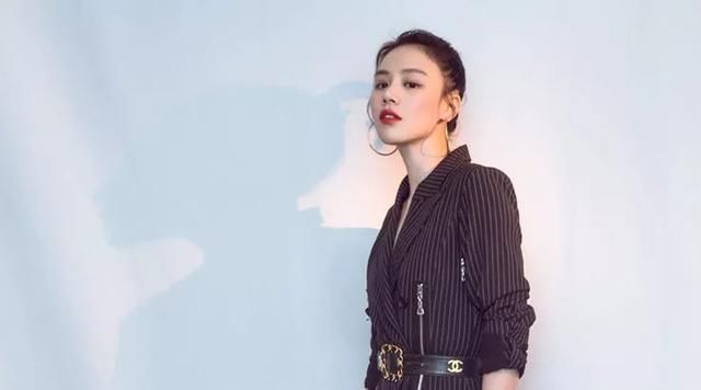 时髦办｜马思纯宣传新电影，上演了一场时装秀啊这是！