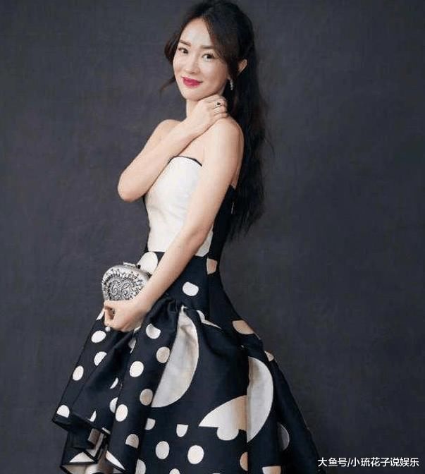 霍思燕这腿真厉害，两腿之间一条缝隙都没有，网友；她老公真幸福