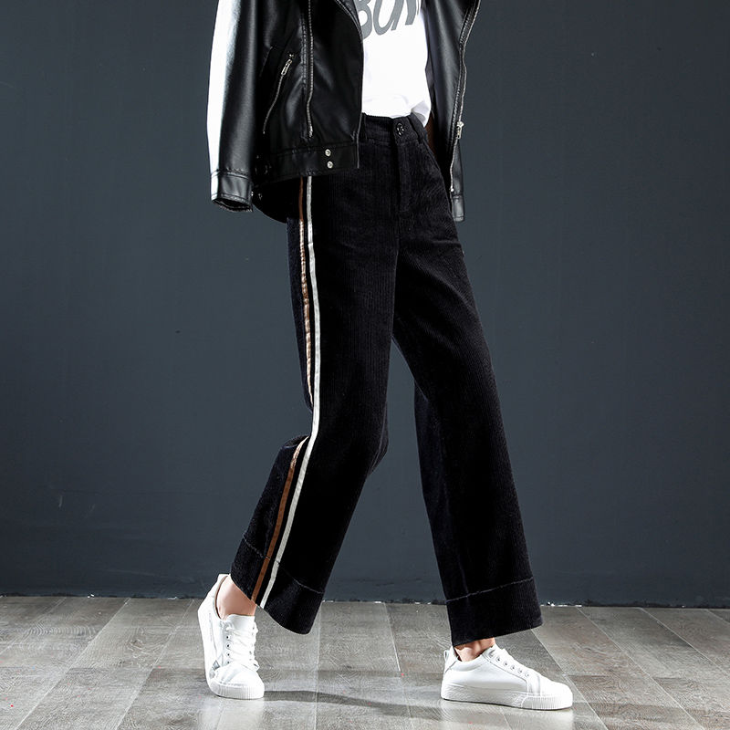 小脚裤过时了，今秋流行“阔腿直筒裤”，搭洋气小衫，美嫩又吸睛