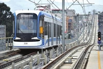 中国正式接手此国铁路，完工后负责向中国运输大豆总长7000公里？