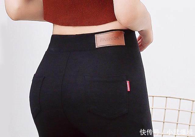 35岁小姨真敢穿，一天一件毛衣搭+打底裤，出门都被问结婚没