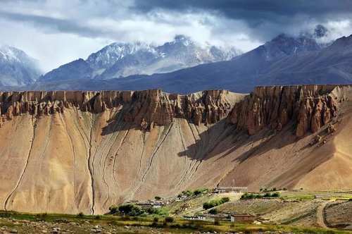 进藏路上最美县城，震撼的自然美景与厚重历史是最令人向往的地方