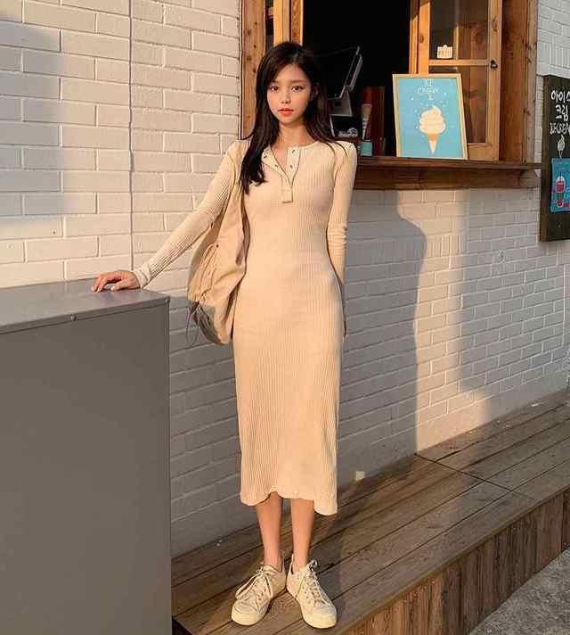  「毛衣裙」男生都爱的渣女裙，春天这样穿绝了！