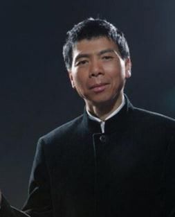 杨幂“野花香”三观不正？冯小刚说的这句话才是雷人，网友：真脏