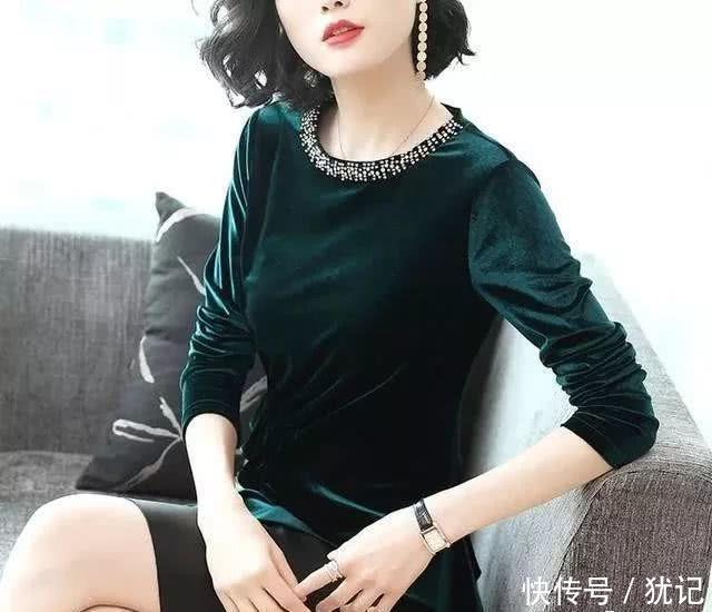 【减龄】毛衣再多,不如一件“减龄”小衫,过年聚会穿,美的让人怦然心动