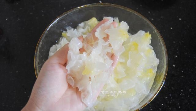  冬季@要想皮肤好，女人不要放过此汤，补水滋润，皮肤滑嫩，美翻了！