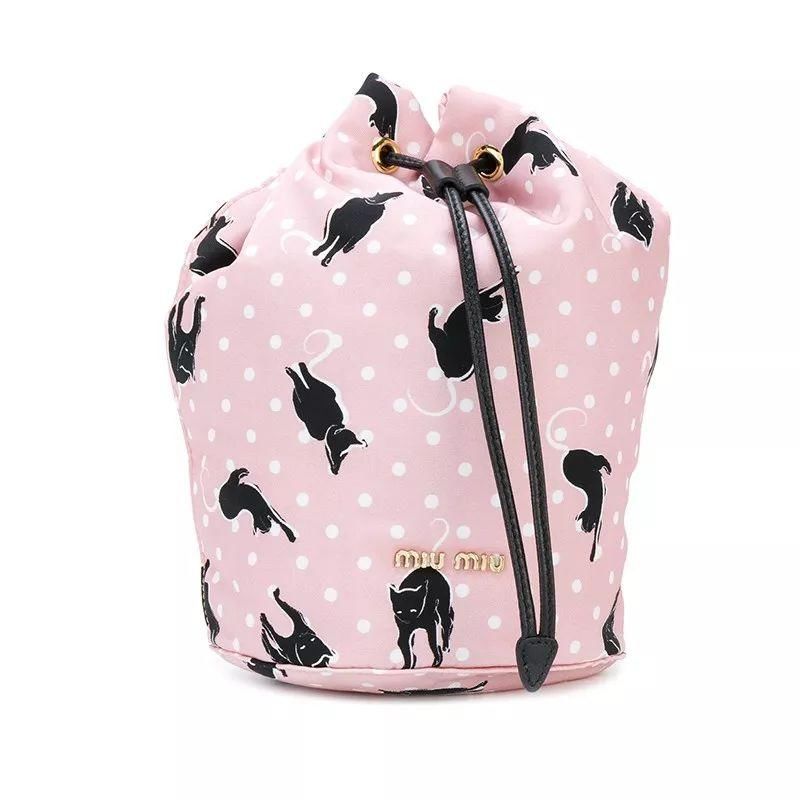 GUCCI看了沉默,LV也得陪玩!喵星人究竟有什么魔力