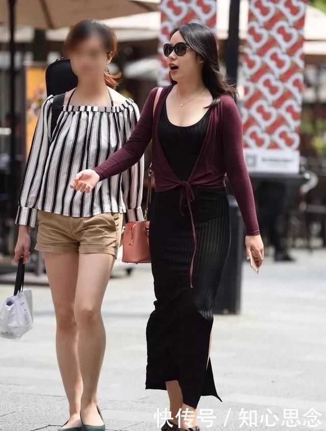 「迷人」街拍美女:小姐姐显白显年轻的穿搭 让你显得越发的美丽迷人