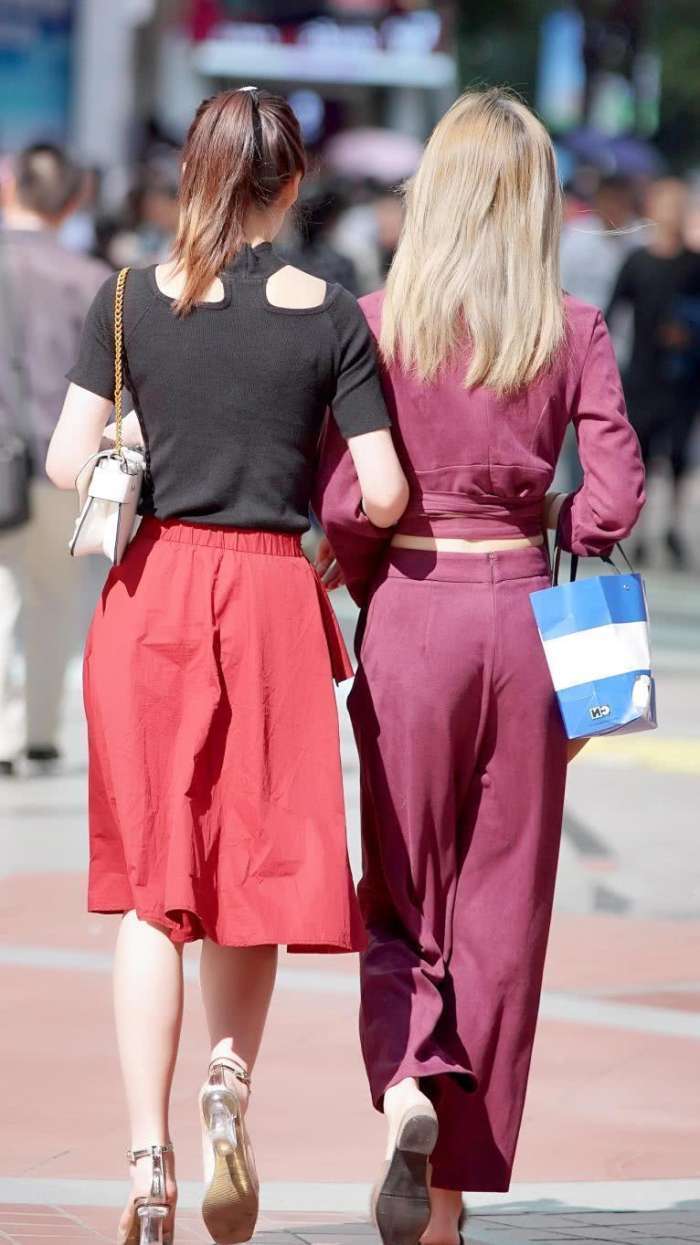 街拍: 一米九一的大美女, 高挑的背影十分的性感, 尽显女神的气质