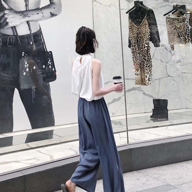 如今的阿姨超会穿，逛街穿飘鞋+阔腿裤，洋气时髦年轻十岁不止