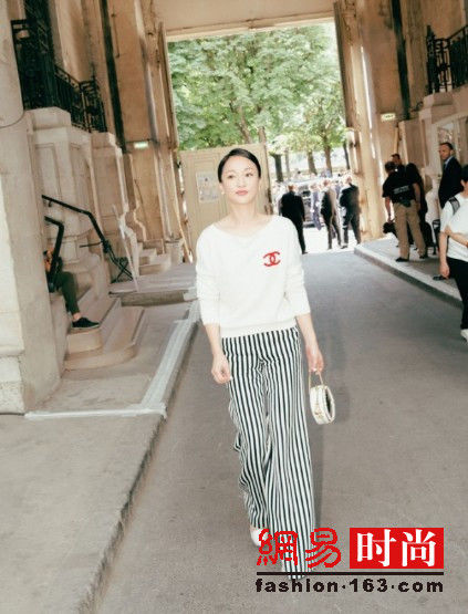 刘雯周迅同看秀 论凹造型刘雯这回输了