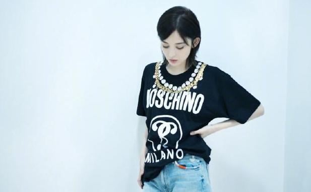 “国民腿精”是李溪芮？娜扎不服，靠双平底鞋凹出大长腿！